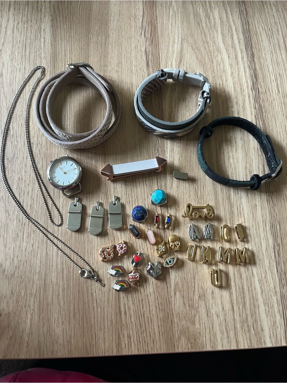 Keep collective jewelry bracelets, necklace, pendants, sliding charms